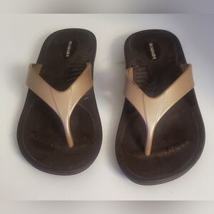 Okabashi Women's Brown/Tan Medium Thong Flip Flop Sandals